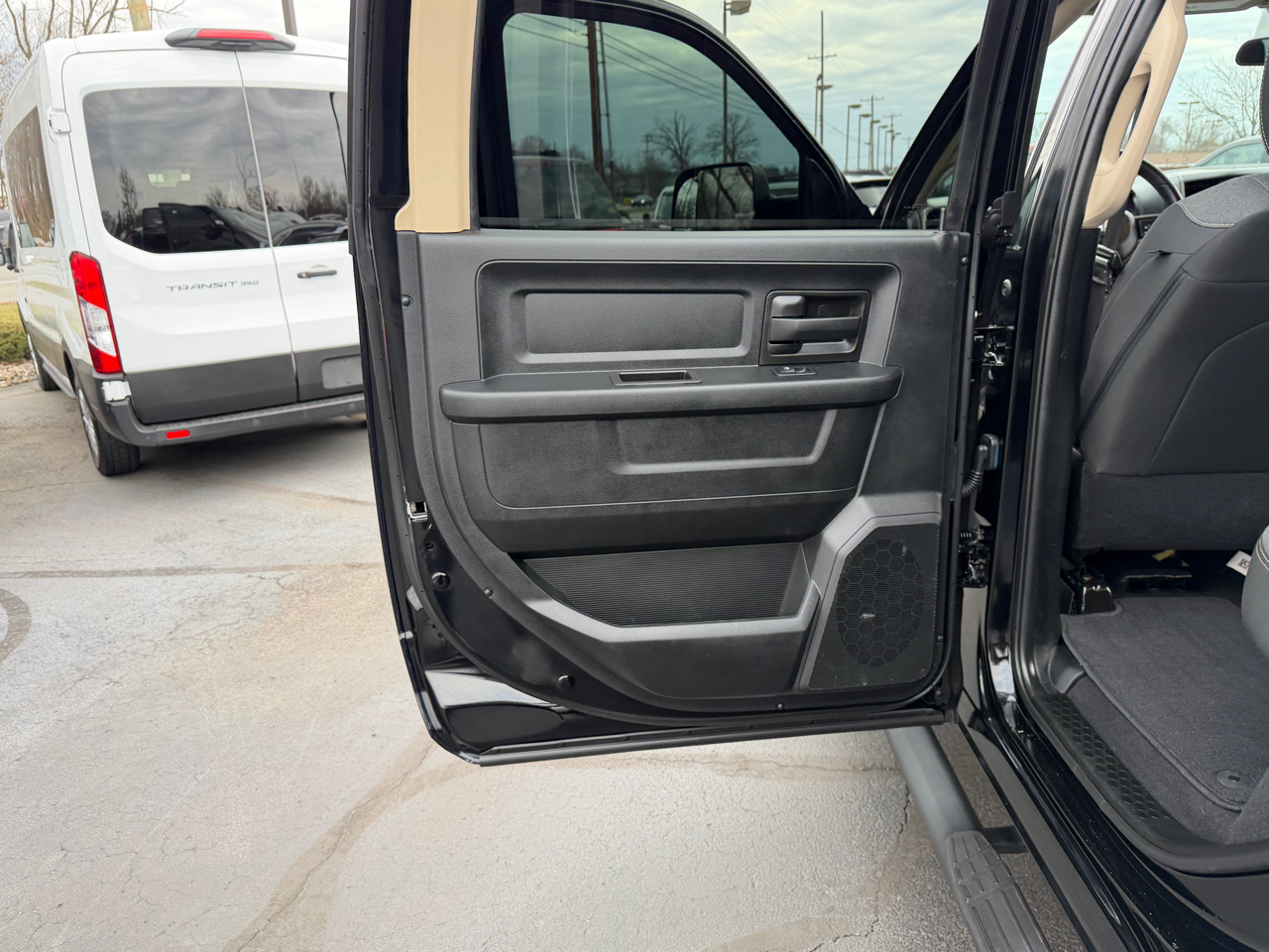 RAM 2500 Tradesman 4x4 Crew Cab 6'4" Box 2020