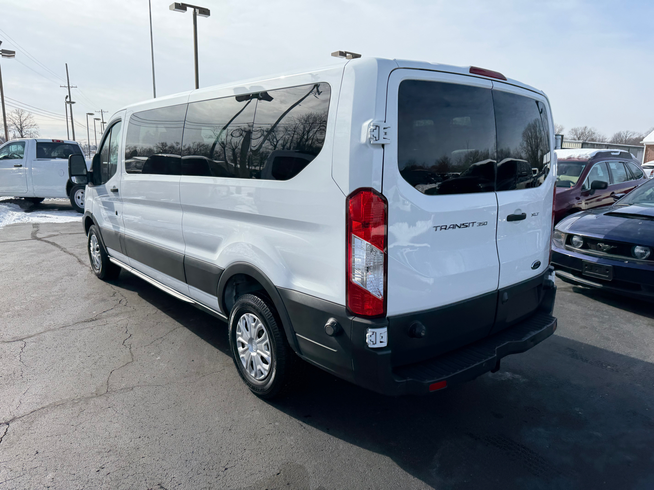 Ford Transit Wagon T-350 148" Low Roof XLT Swing-Out RH Dr 2016