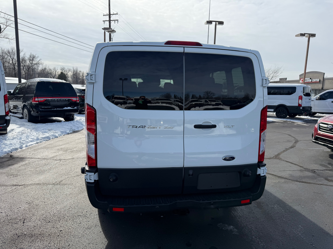 Ford Transit Wagon T-350 148" Low Roof XLT Swing-Out RH Dr 2016