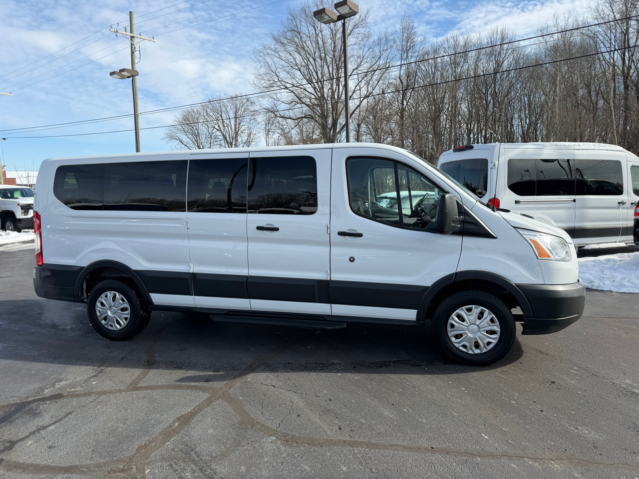 Ford Transit Wagon T-350 148" Low Roof XLT Swing-Out RH Dr 2016