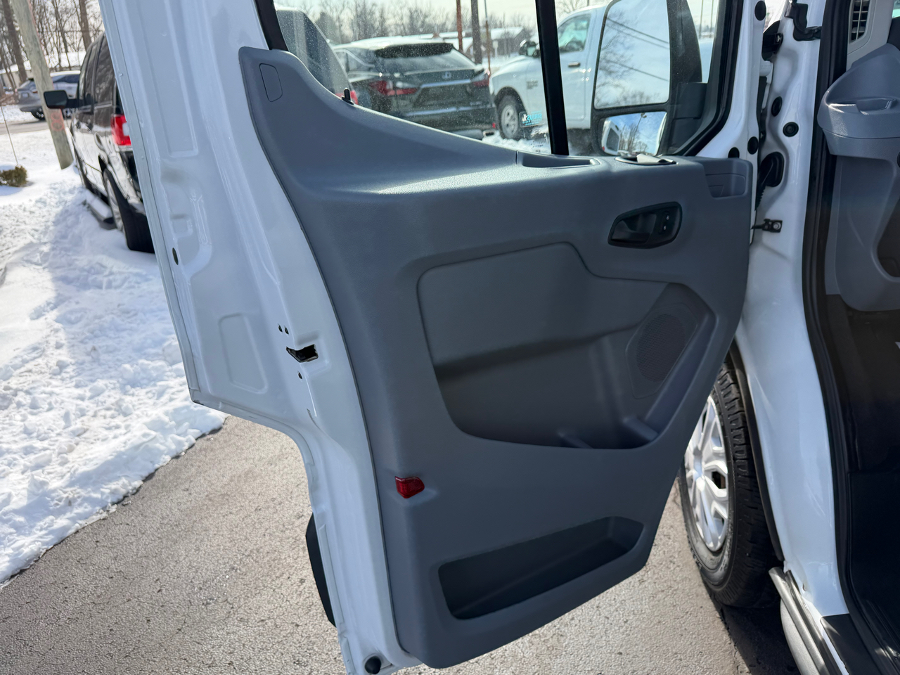 Ford Transit Wagon T-350 148" Low Roof XLT Swing-Out RH Dr 2016