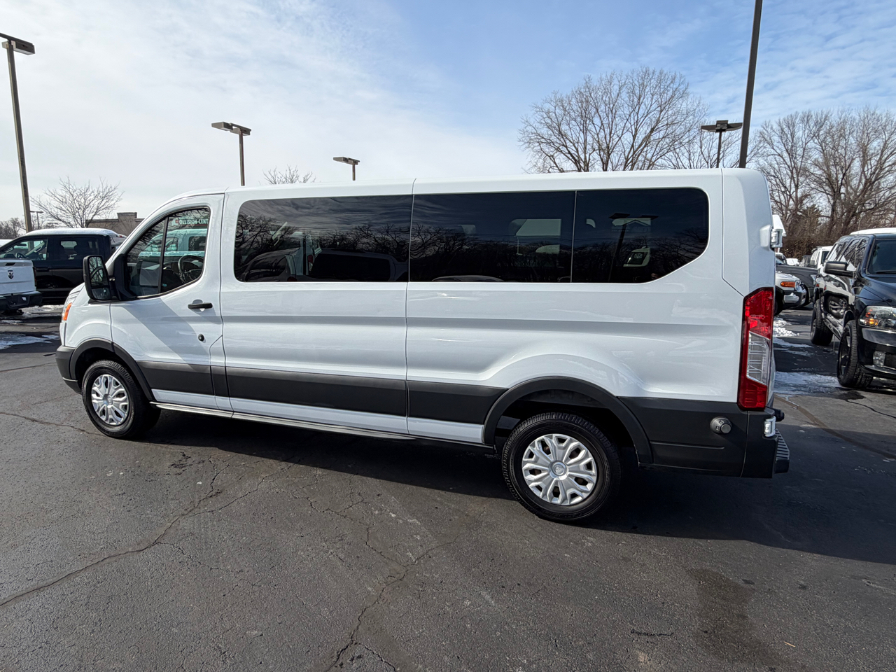 Ford Transit Wagon T-350 148" Low Roof XLT Swing-Out RH Dr 2016