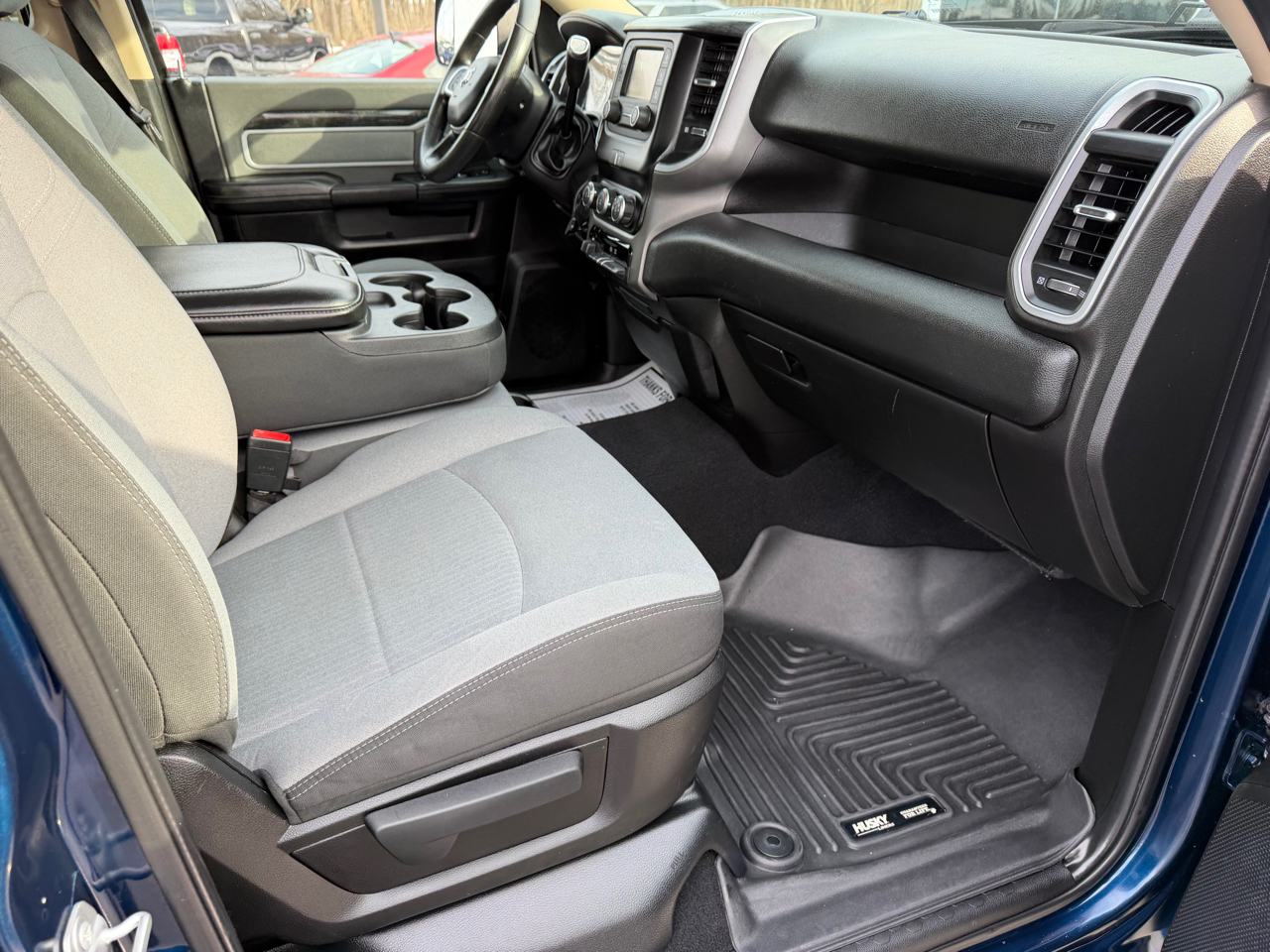 RAM 2500 Big Horn 4x4 Crew Cab 6'4" Box 2019