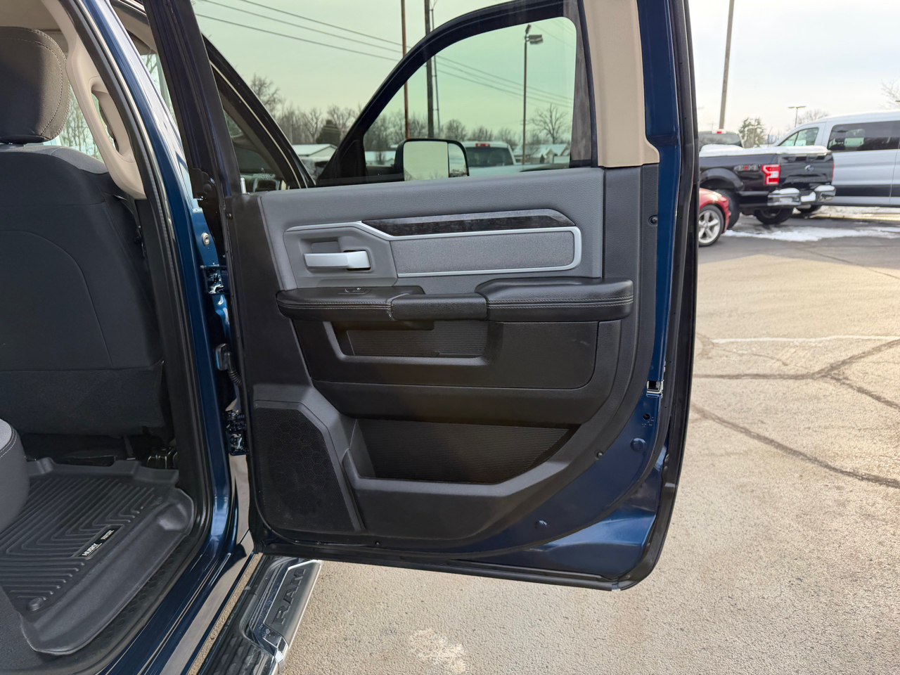 RAM 2500 Big Horn 4x4 Crew Cab 6'4" Box 2019