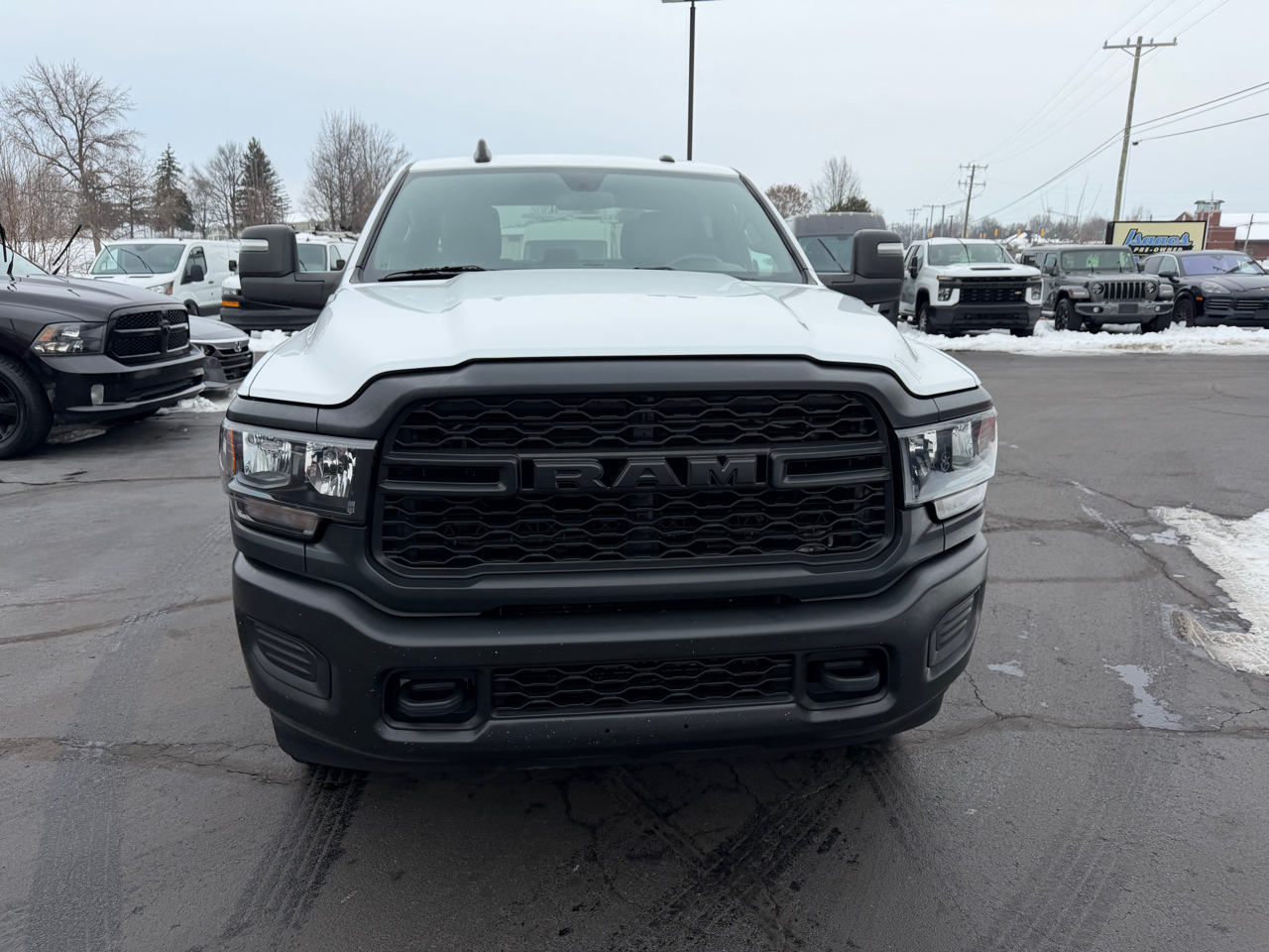 RAM 3500 Tradesman 4x4 Crew Cab 8' Box 2023
