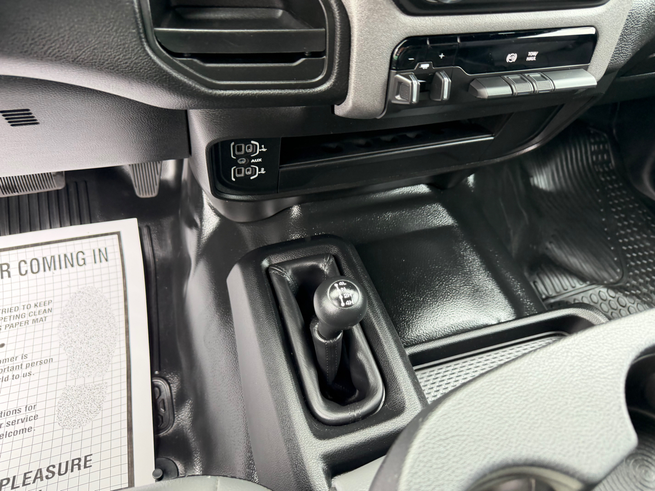 RAM 3500 Tradesman 4x4 Crew Cab 8' Box 2023