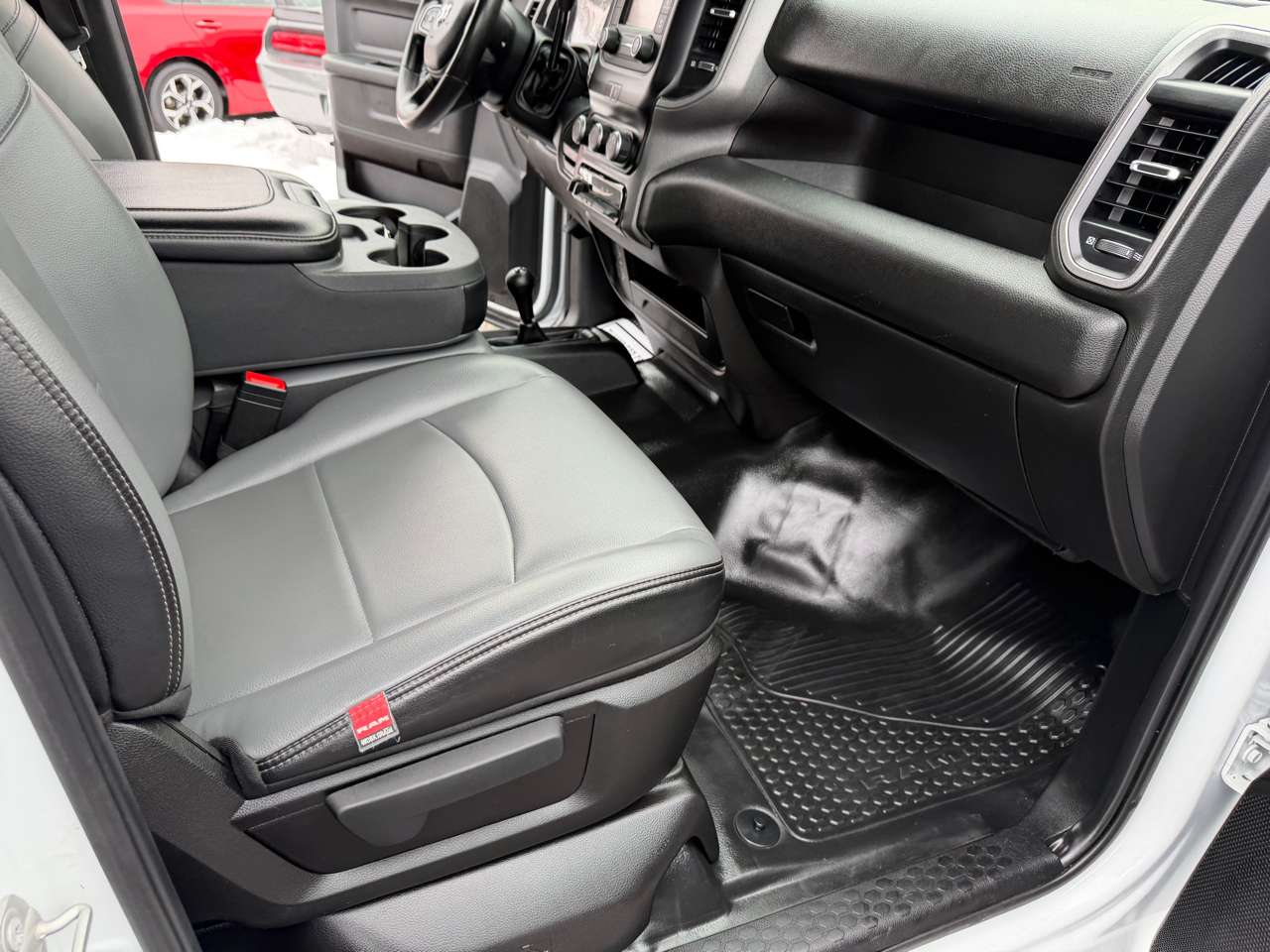 RAM 3500 Tradesman 4x4 Crew Cab 8' Box 2023