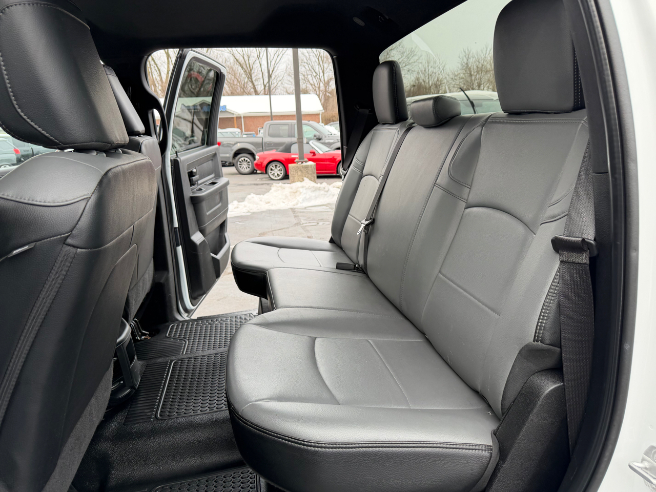 RAM 3500 Tradesman 4x4 Crew Cab 8' Box 2023