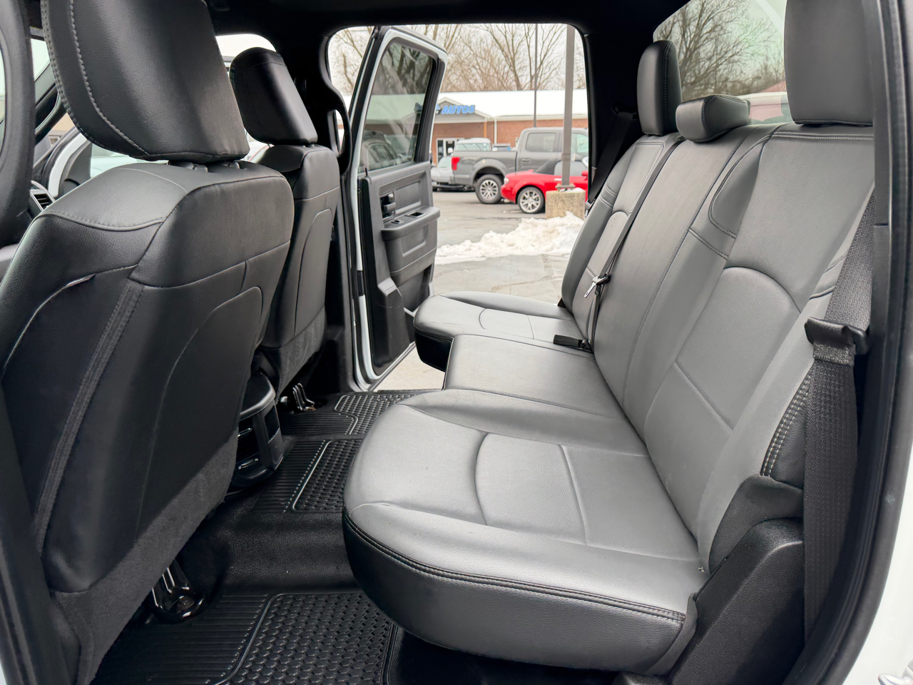 RAM 3500 Tradesman 4x4 Crew Cab 8' Box 2023