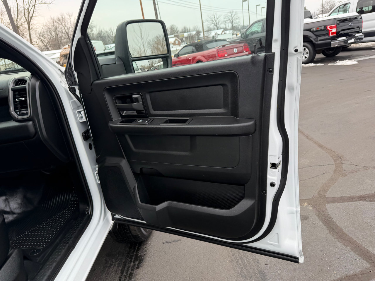 RAM 3500 Tradesman 4x4 Crew Cab 8' Box 2023