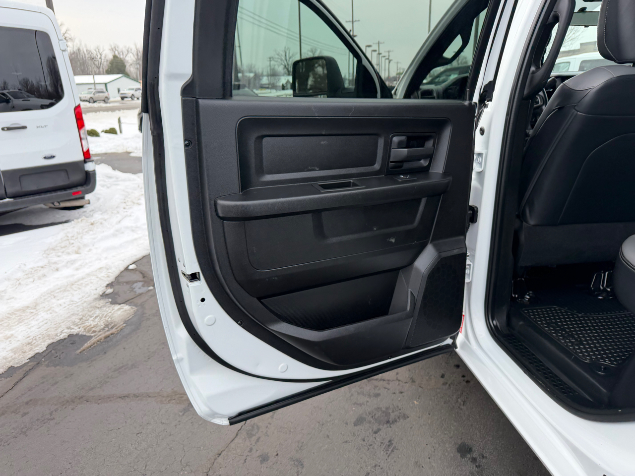 RAM 3500 Tradesman 4x4 Crew Cab 8' Box 2023