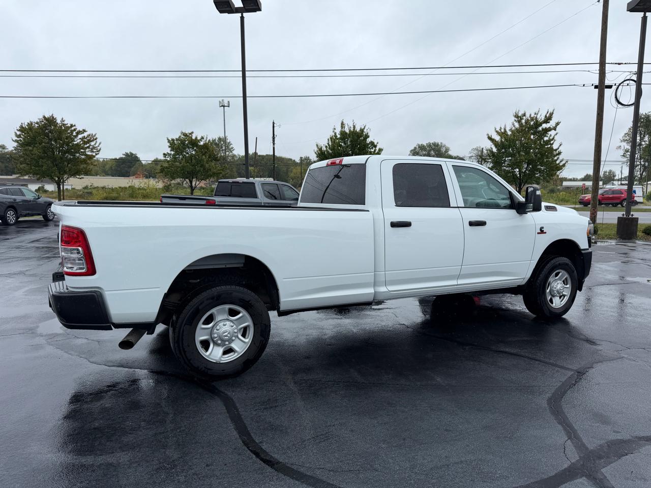 RAM 3500 Tradesman 4x4 Crew Cab 8' Box 2023