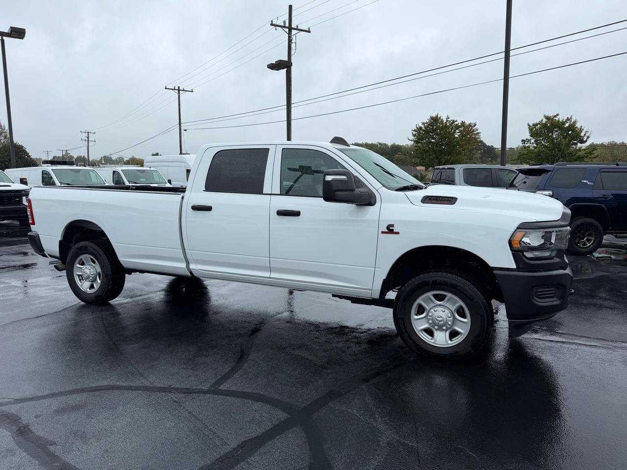 RAM 3500 Tradesman 4x4 Crew Cab 8' Box 2023