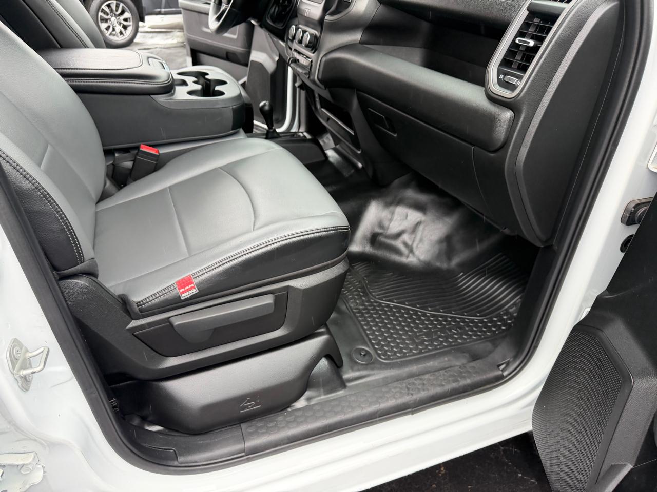 RAM 3500 Tradesman 4x4 Crew Cab 8' Box 2023
