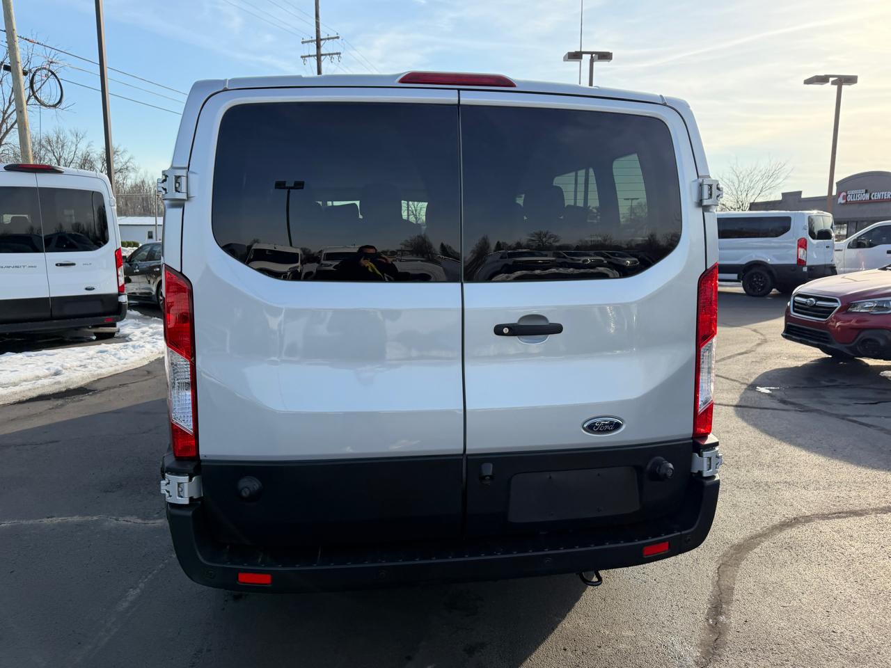 Ford Transit Passenger Wagon T-350 148" Low Roof XLT RWD 2020