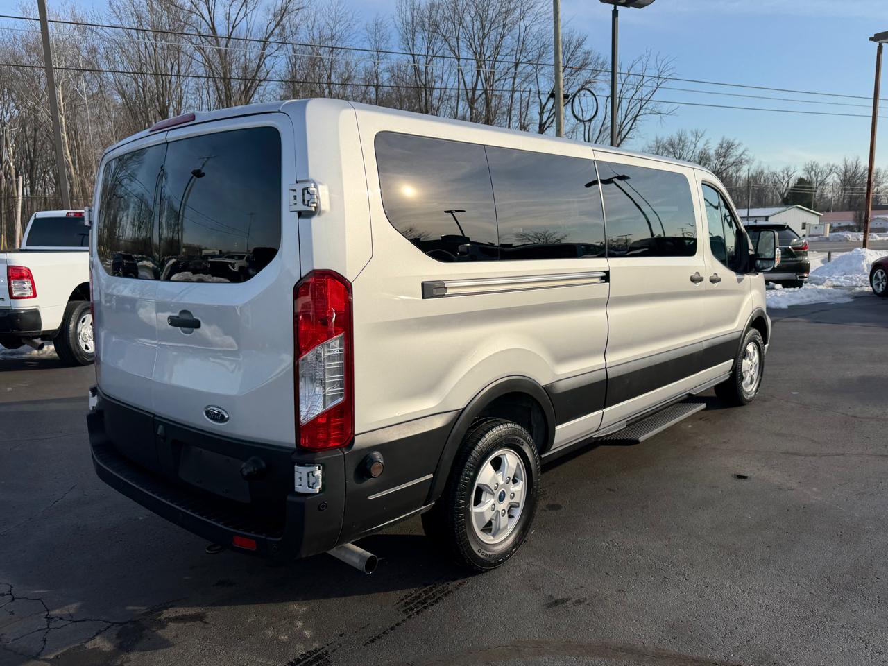 Ford Transit Passenger Wagon T-350 148" Low Roof XLT RWD 2020