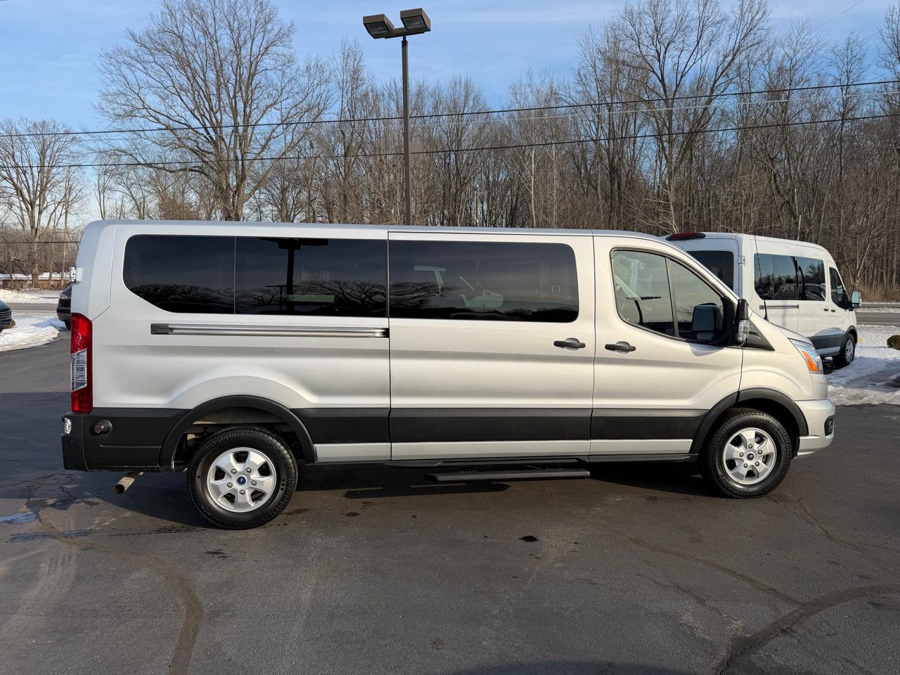 Ford Transit Passenger Wagon T-350 148" Low Roof XLT RWD 2020