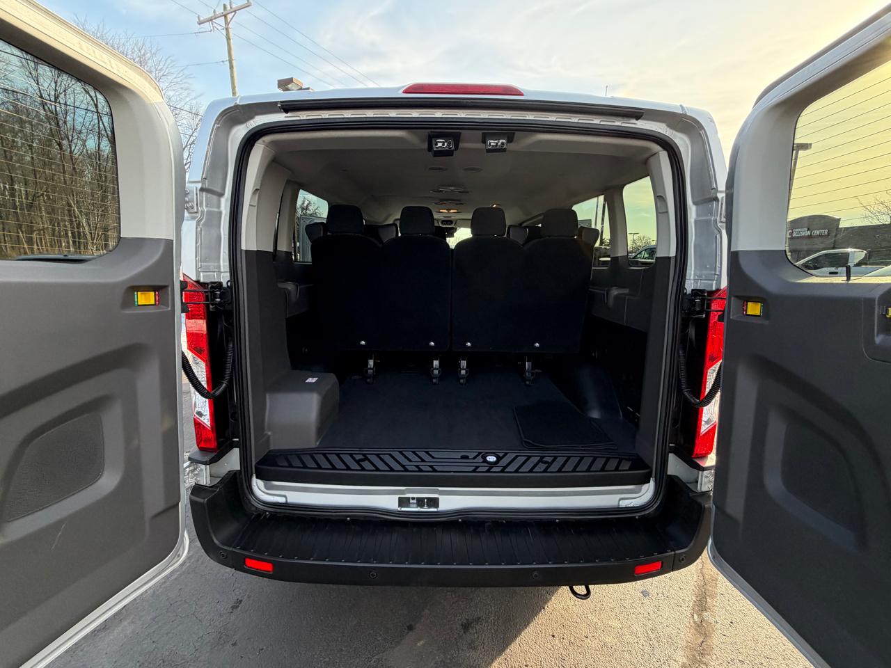 Ford Transit Passenger Wagon T-350 148" Low Roof XLT RWD 2020