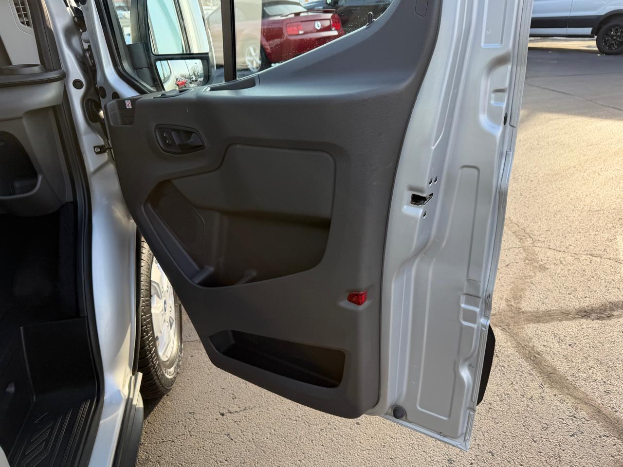 Ford Transit Passenger Wagon T-350 148" Low Roof XLT RWD 2020