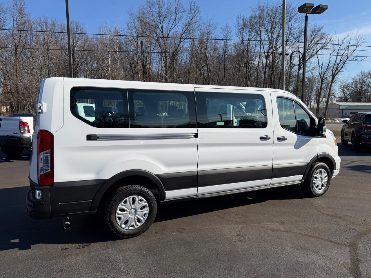 Ford Transit Passenger Wagon T-350 148" Low Roof XLT RWD 2021