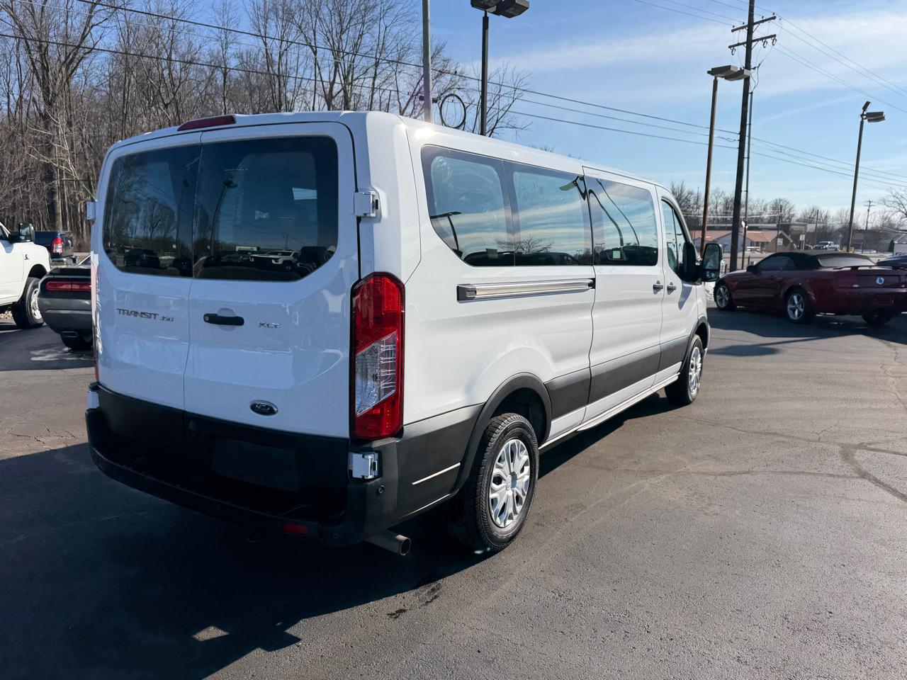 Ford Transit Passenger Wagon T-350 148" Low Roof XLT RWD 2021