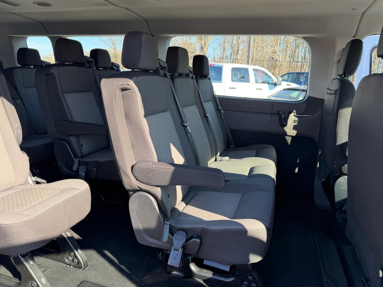 Ford Transit Passenger Wagon T-350 148" Low Roof XLT RWD 2021