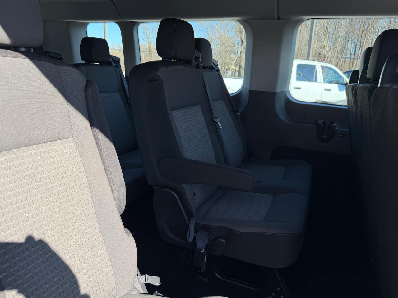 Ford Transit Passenger Wagon T-350 148" Low Roof XLT RWD 2021