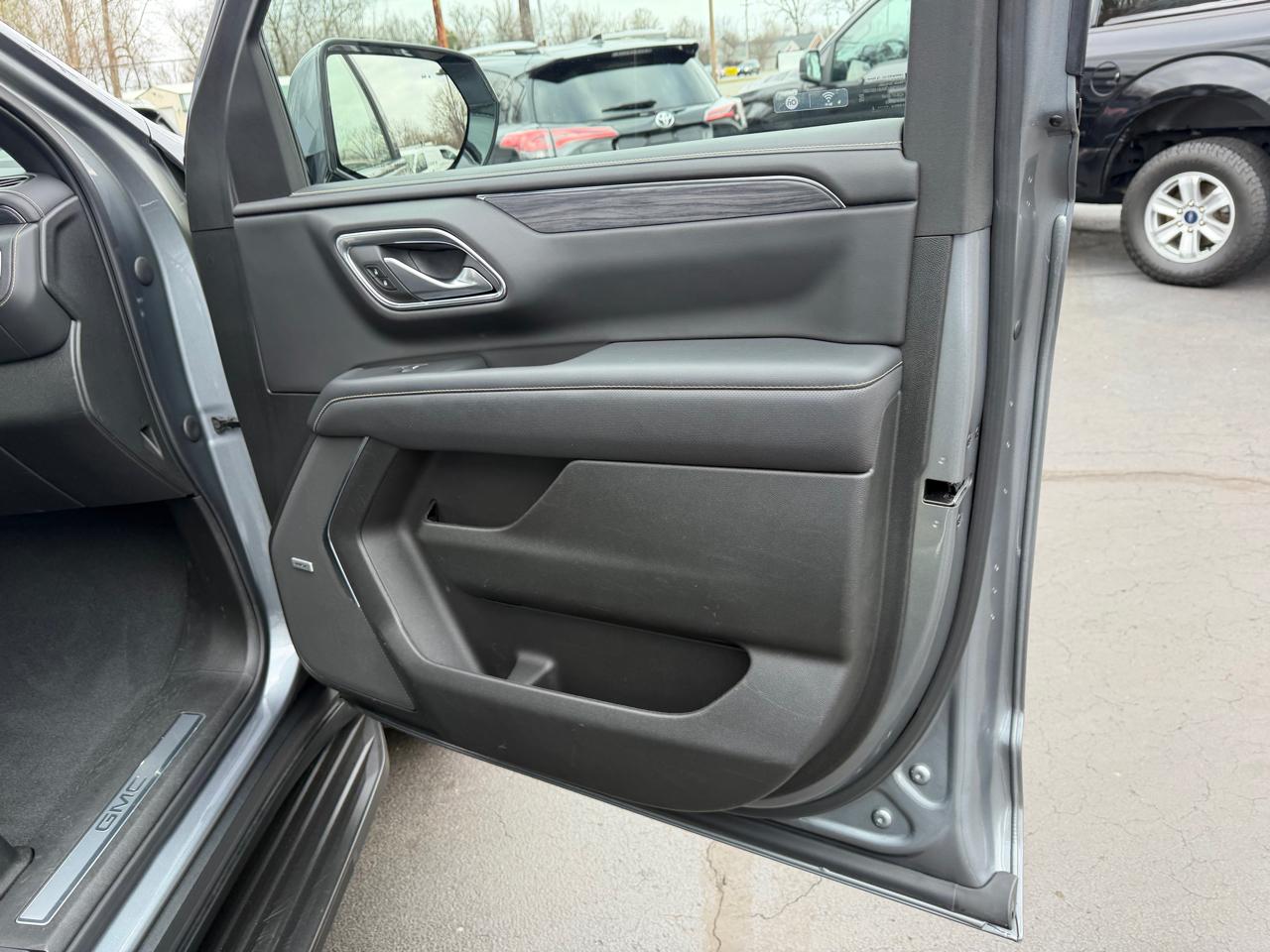 GMC Yukon XL 4WD 4dr SLT 2022