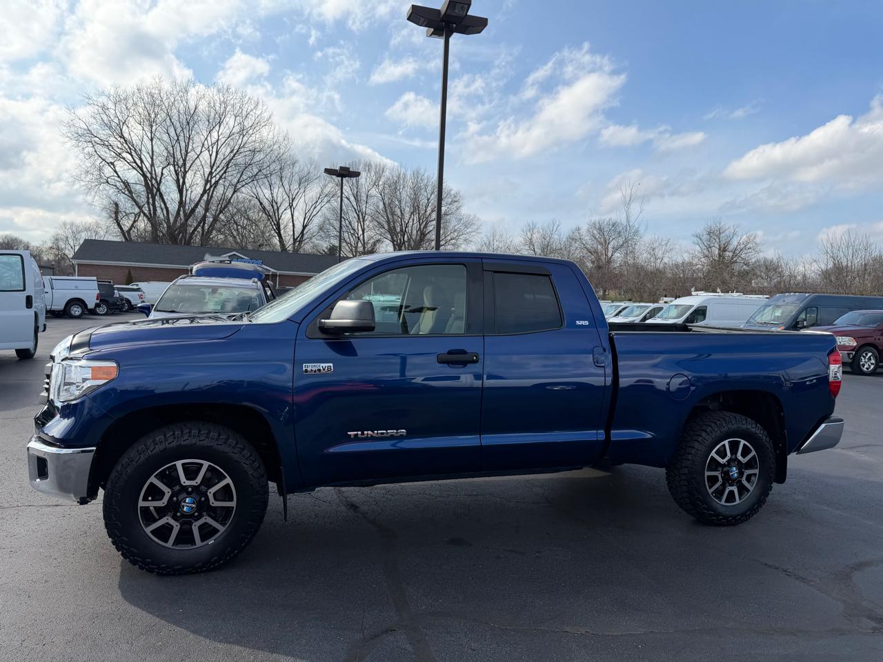 Toyota Tundra 4WD Truck  2014