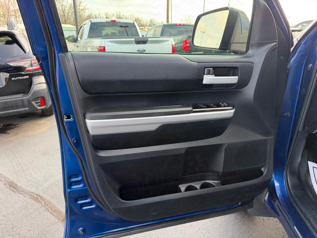 Toyota Tundra 4WD Truck  2014