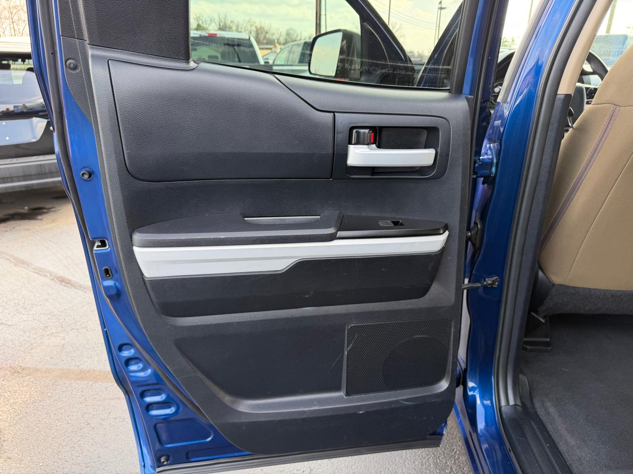 Toyota Tundra 4WD Truck  2014