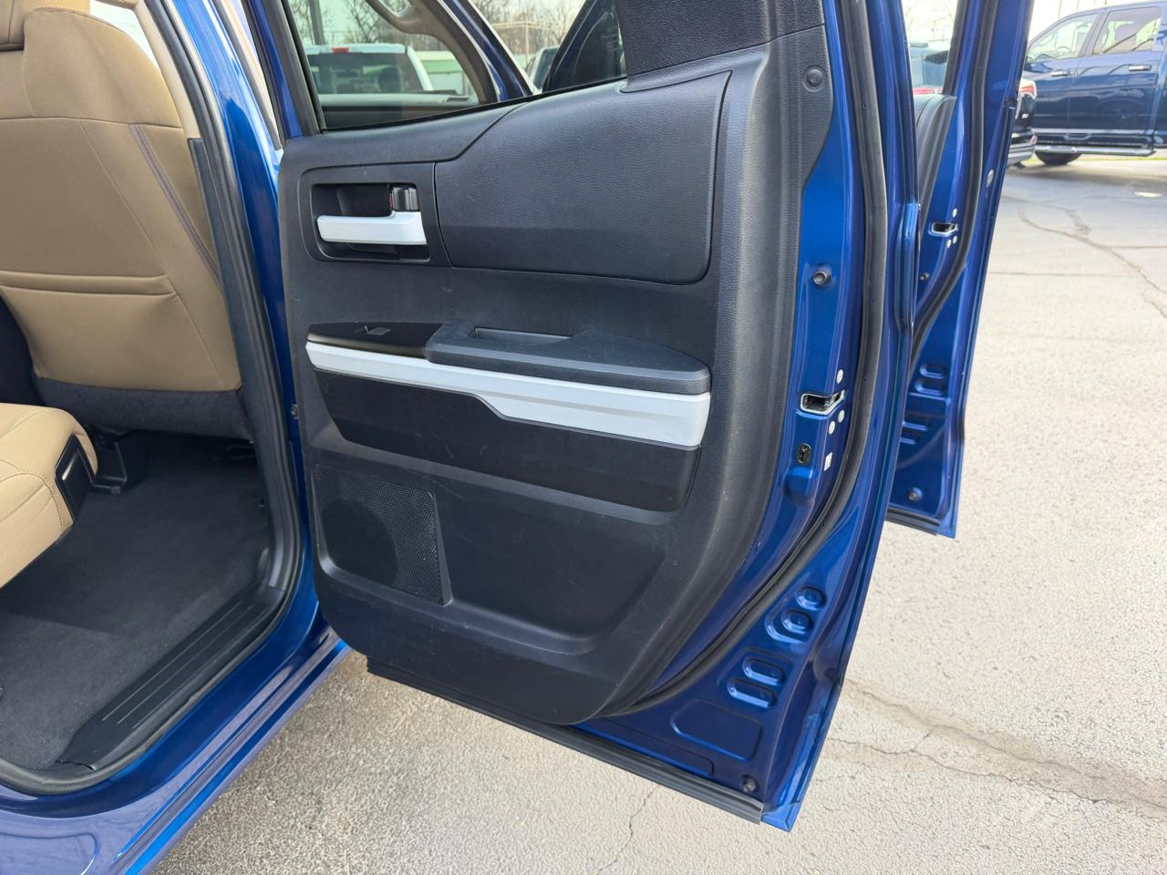 Toyota Tundra 4WD Truck  2014