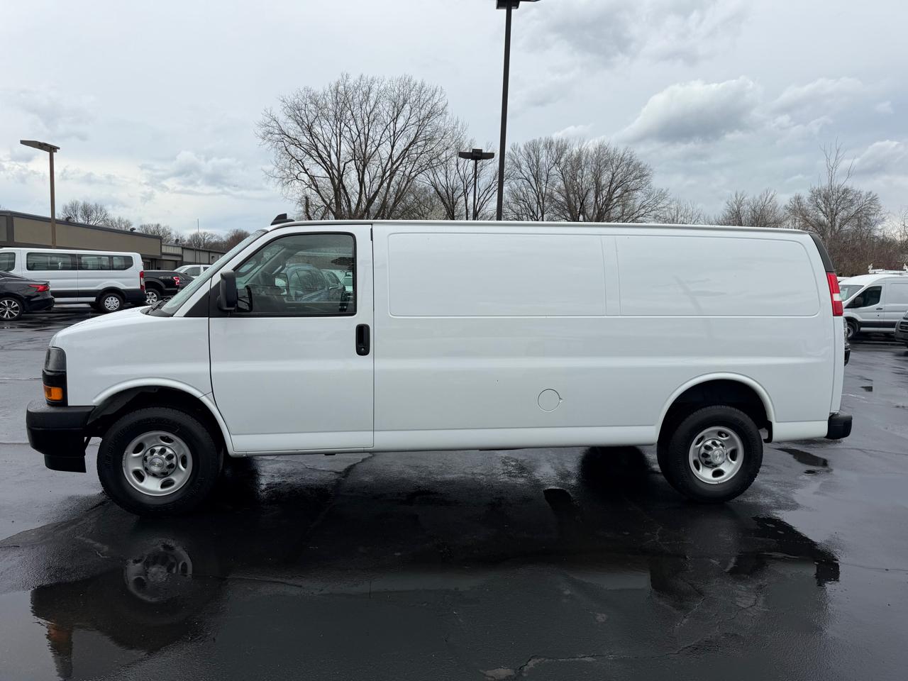 Chevrolet Express Cargo Van RWD 2500 155" 2021