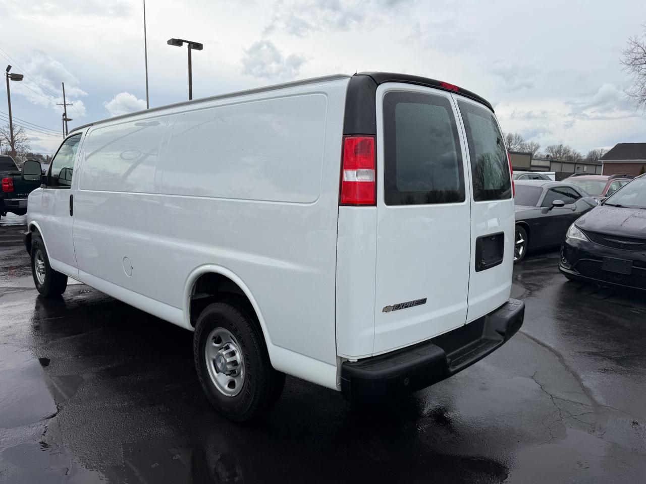 Chevrolet Express Cargo Van RWD 2500 155" 2021
