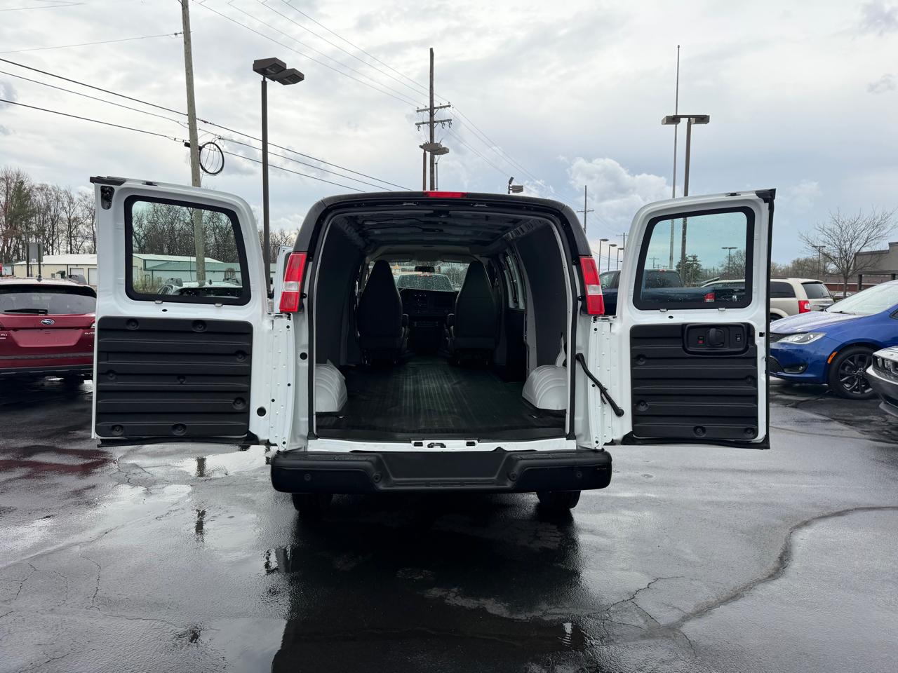 Chevrolet Express Cargo Van RWD 2500 155" 2021