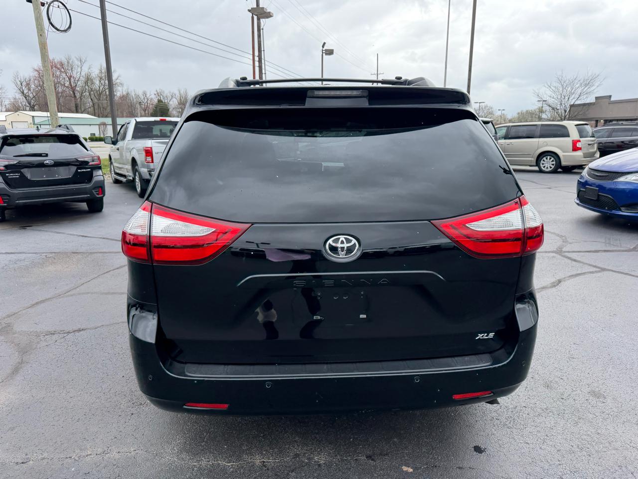 Toyota Sienna XLE Auto Access Seat FWD 7-Passenger (Natl) 2017