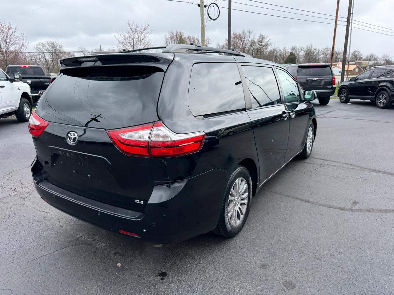 Toyota Sienna XLE Auto Access Seat FWD 7-Passenger (Natl) 2017