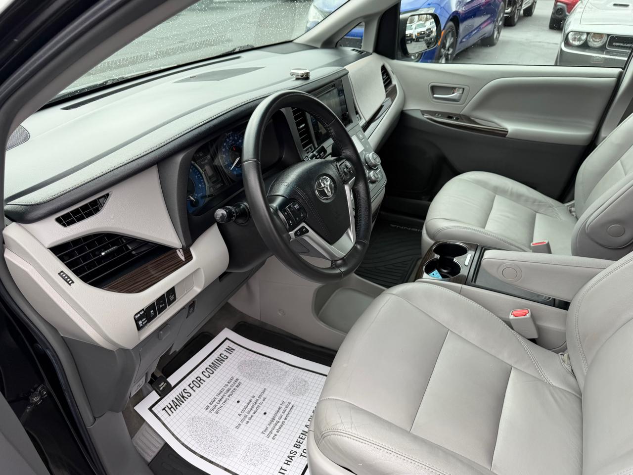 Toyota Sienna XLE Auto Access Seat FWD 7-Passenger (Natl) 2017