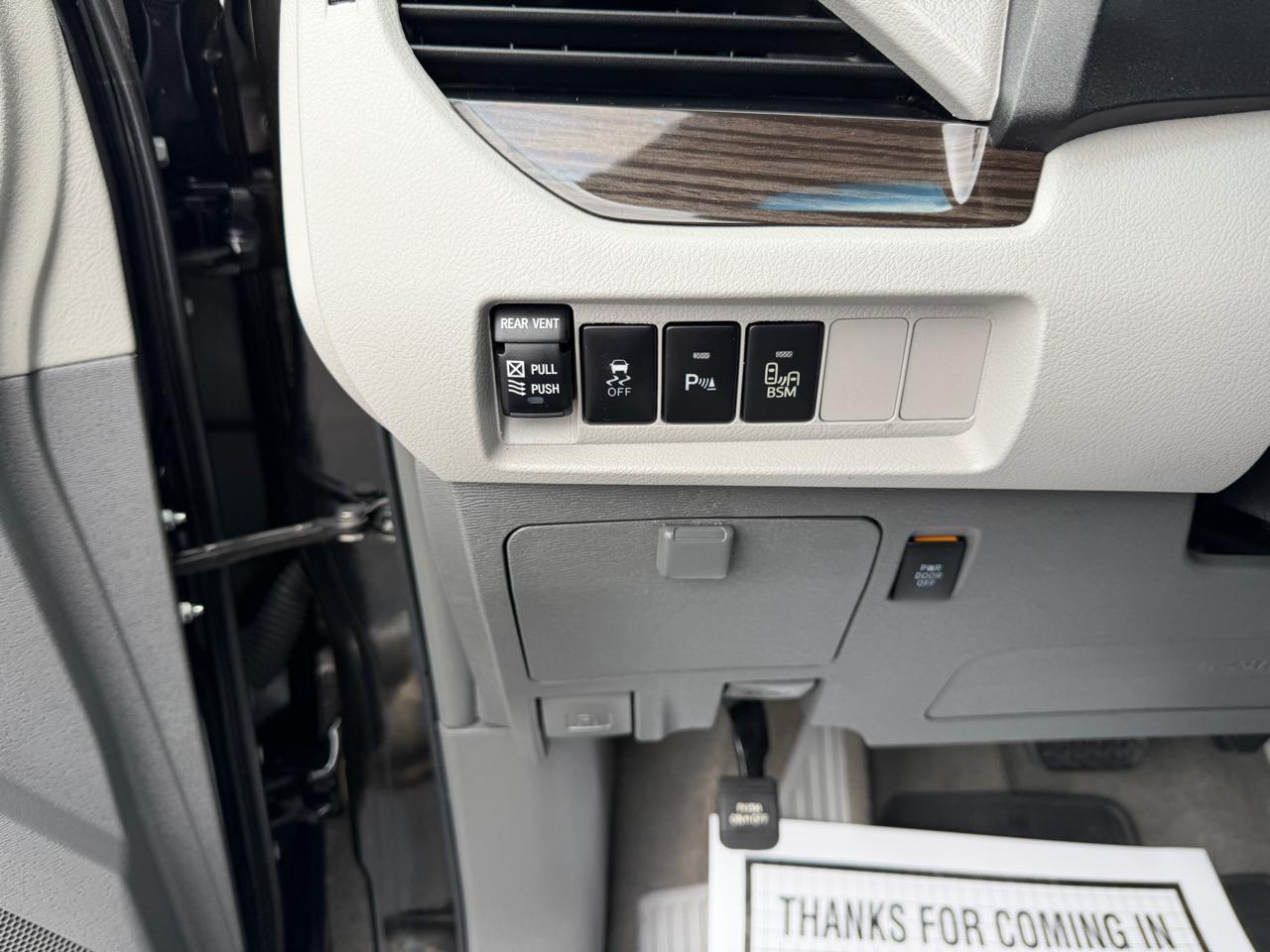 Toyota Sienna XLE Auto Access Seat FWD 7-Passenger (Natl) 2017