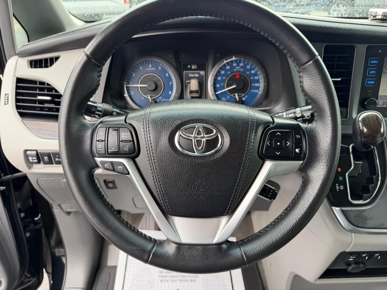 Toyota Sienna XLE Auto Access Seat FWD 7-Passenger (Natl) 2017