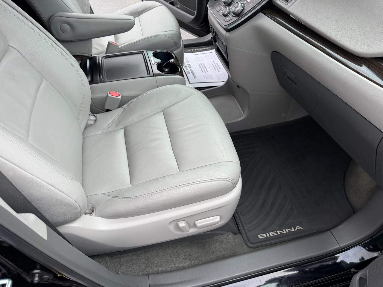 Toyota Sienna XLE Auto Access Seat FWD 7-Passenger (Natl) 2017