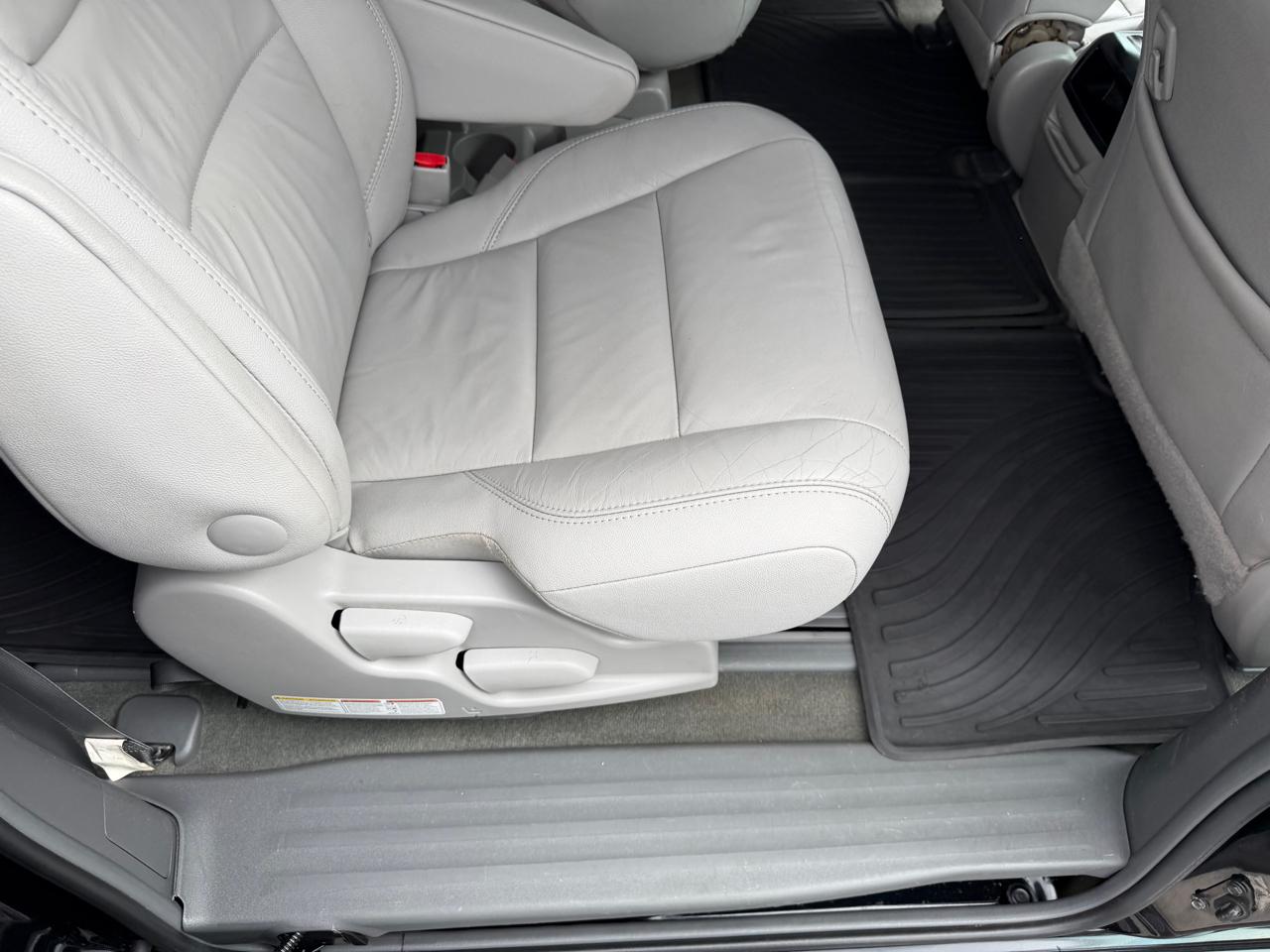 Toyota Sienna XLE Auto Access Seat FWD 7-Passenger (Natl) 2017