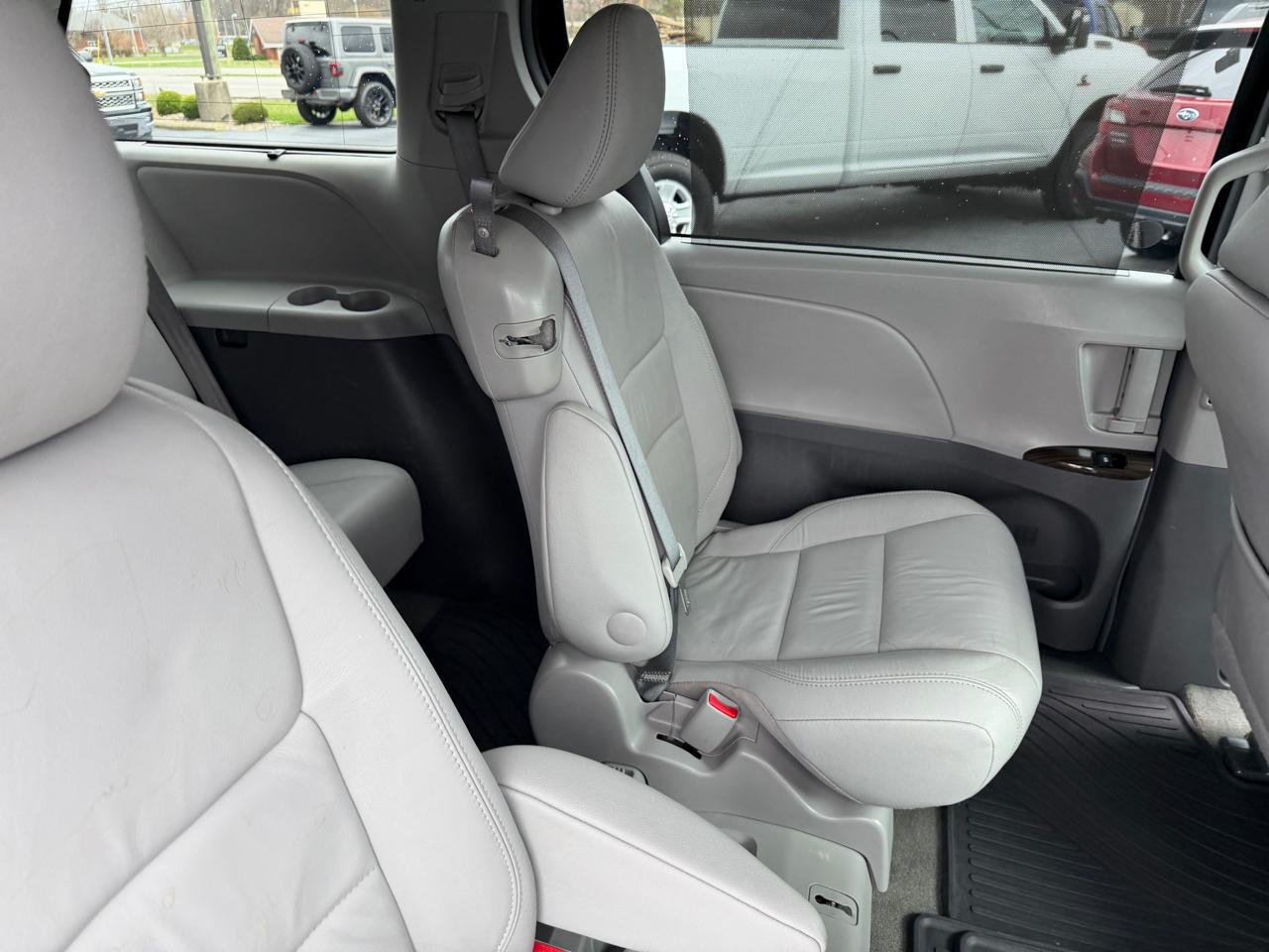 Toyota Sienna XLE Auto Access Seat FWD 7-Passenger (Natl) 2017