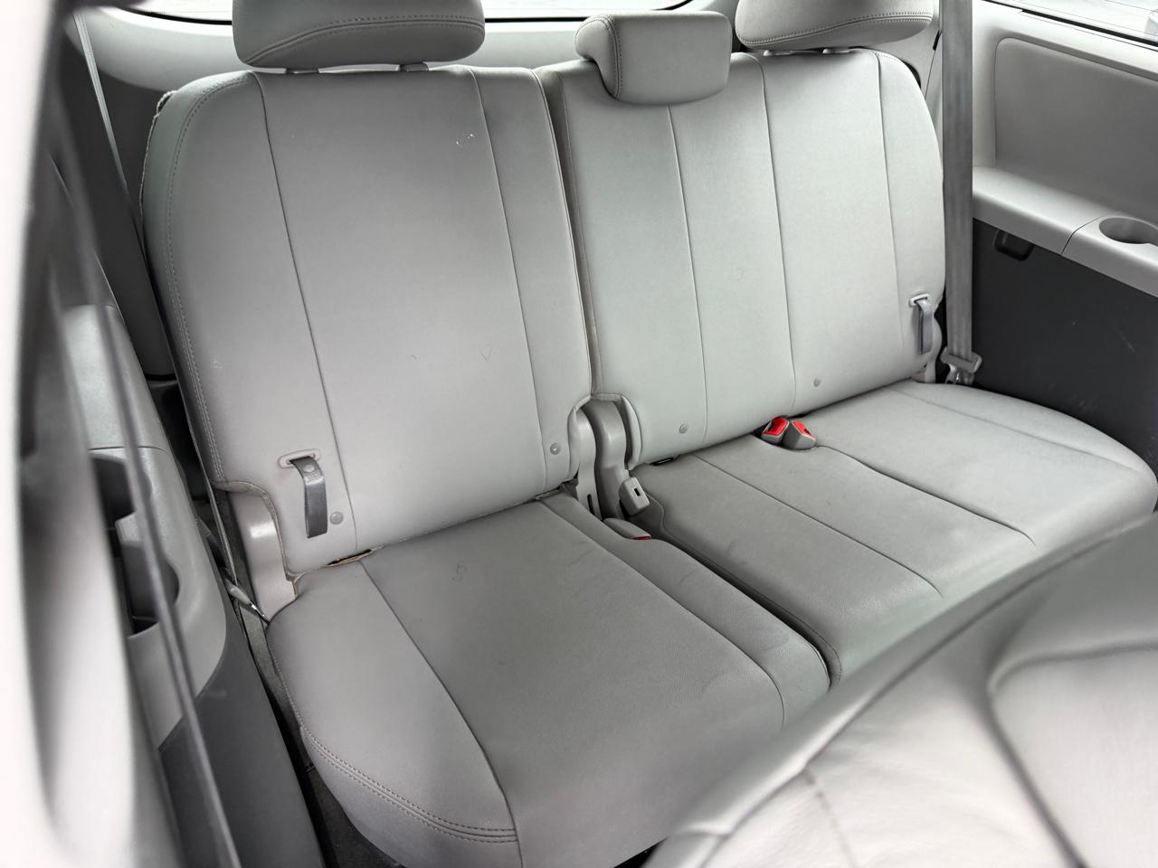 Toyota Sienna XLE Auto Access Seat FWD 7-Passenger (Natl) 2017