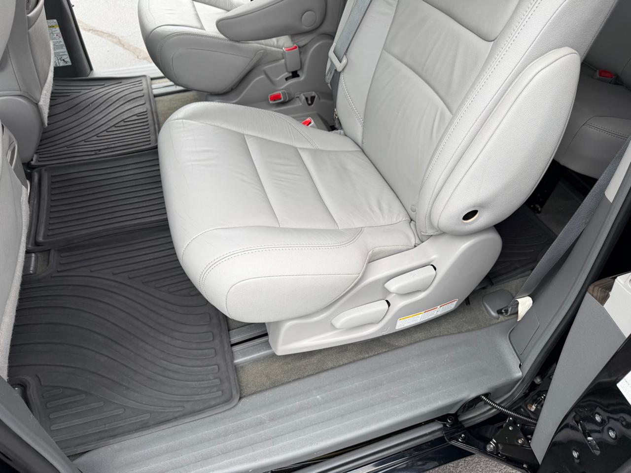 Toyota Sienna XLE Auto Access Seat FWD 7-Passenger (Natl) 2017