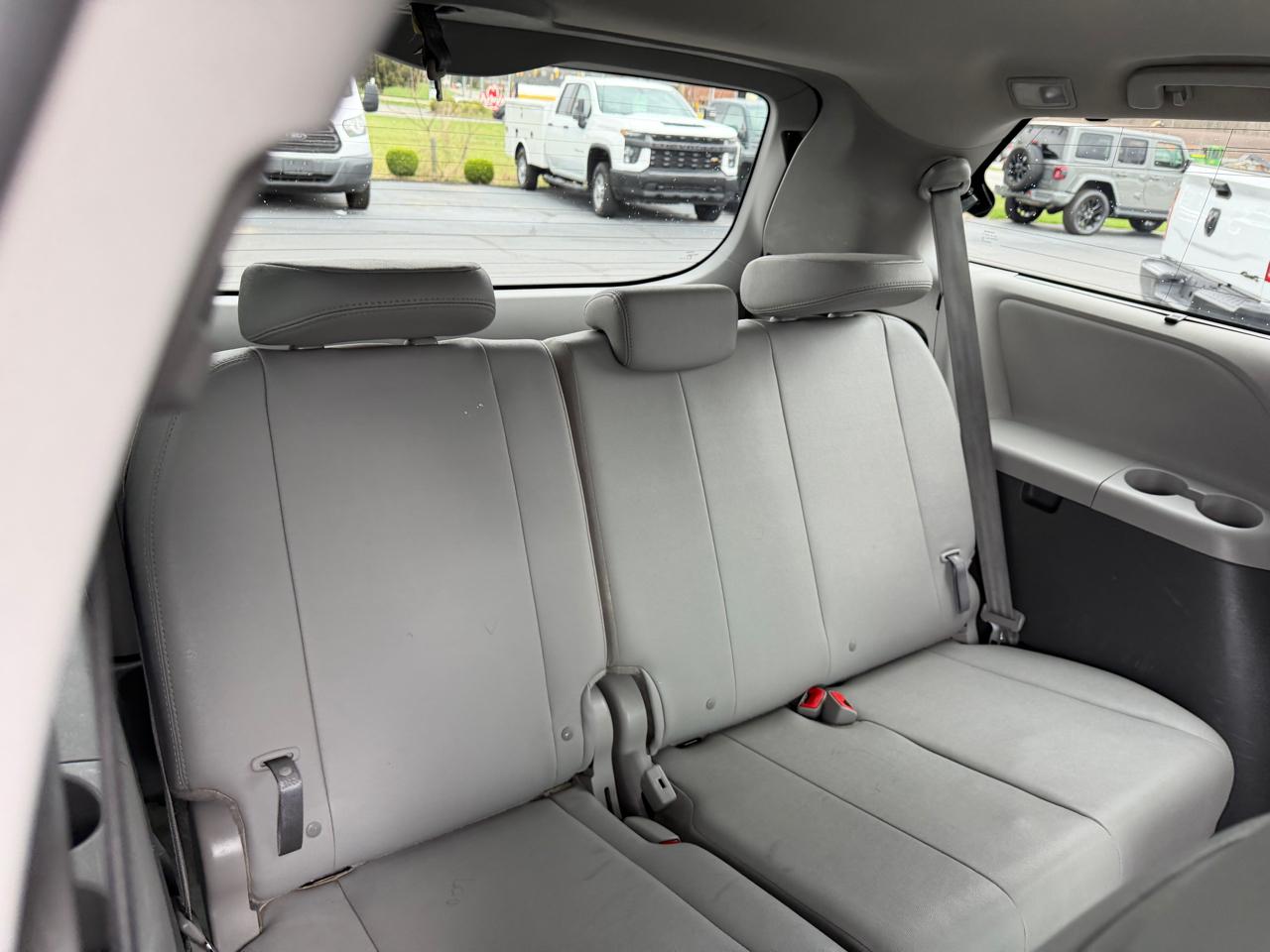 Toyota Sienna XLE Auto Access Seat FWD 7-Passenger (Natl) 2017