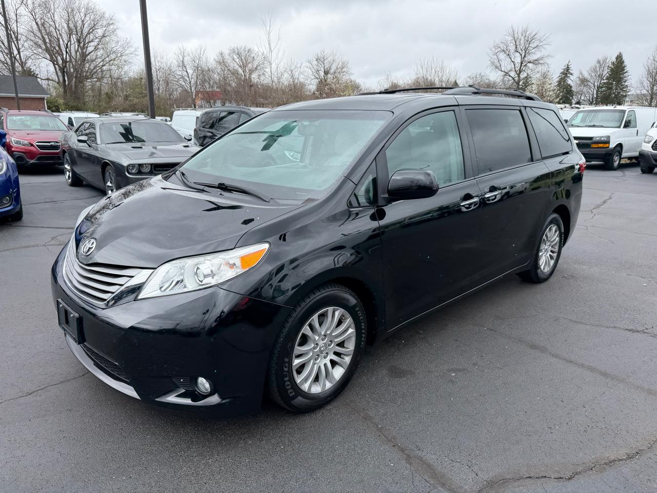 Toyota Sienna XLE Auto Access Seat FWD 7-Passenger (Natl) 2017