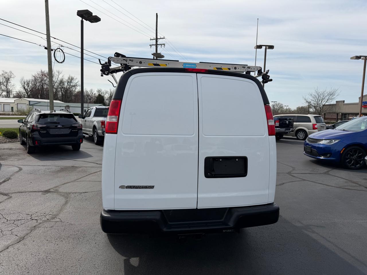 Chevrolet Express Cargo Van RWD 2500 135" 2021