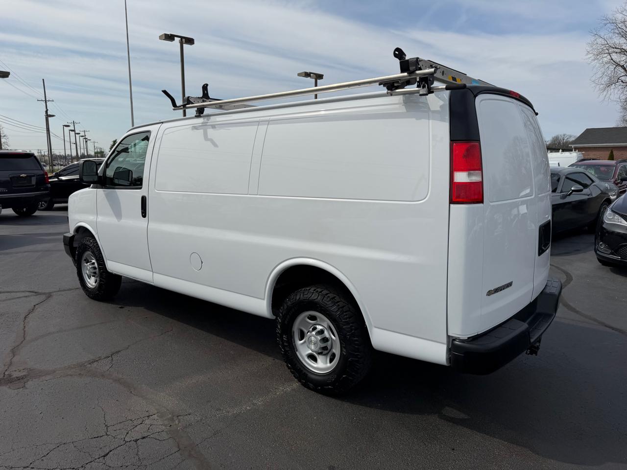 Chevrolet Express Cargo Van RWD 2500 135" 2021