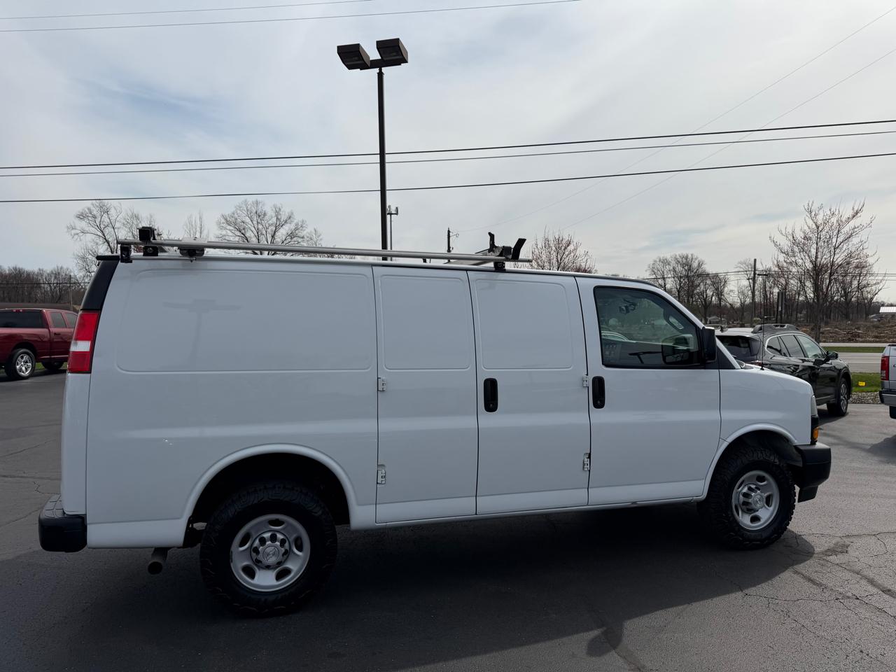 Chevrolet Express Cargo Van RWD 2500 135" 2021